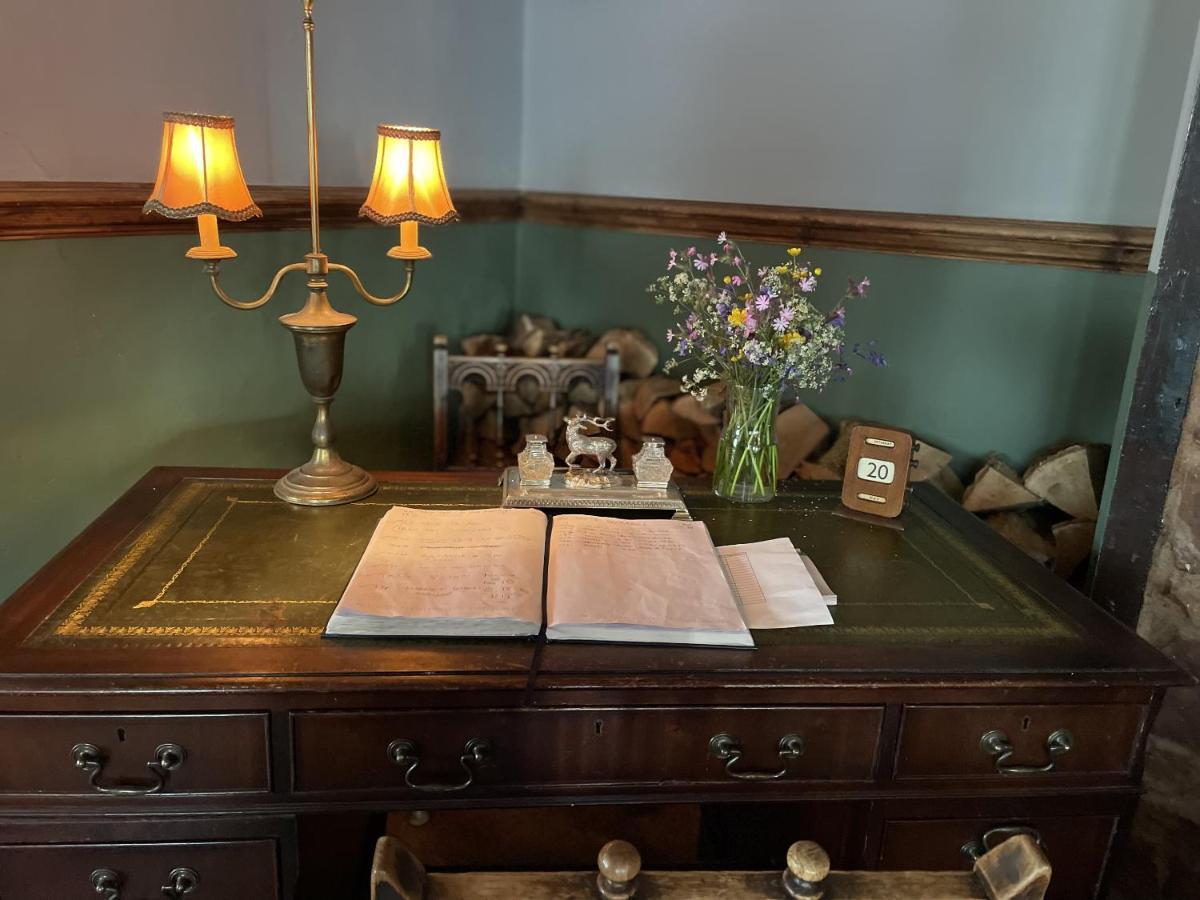 White Hart Hotel Wiveliscombe Экстерьер фото
