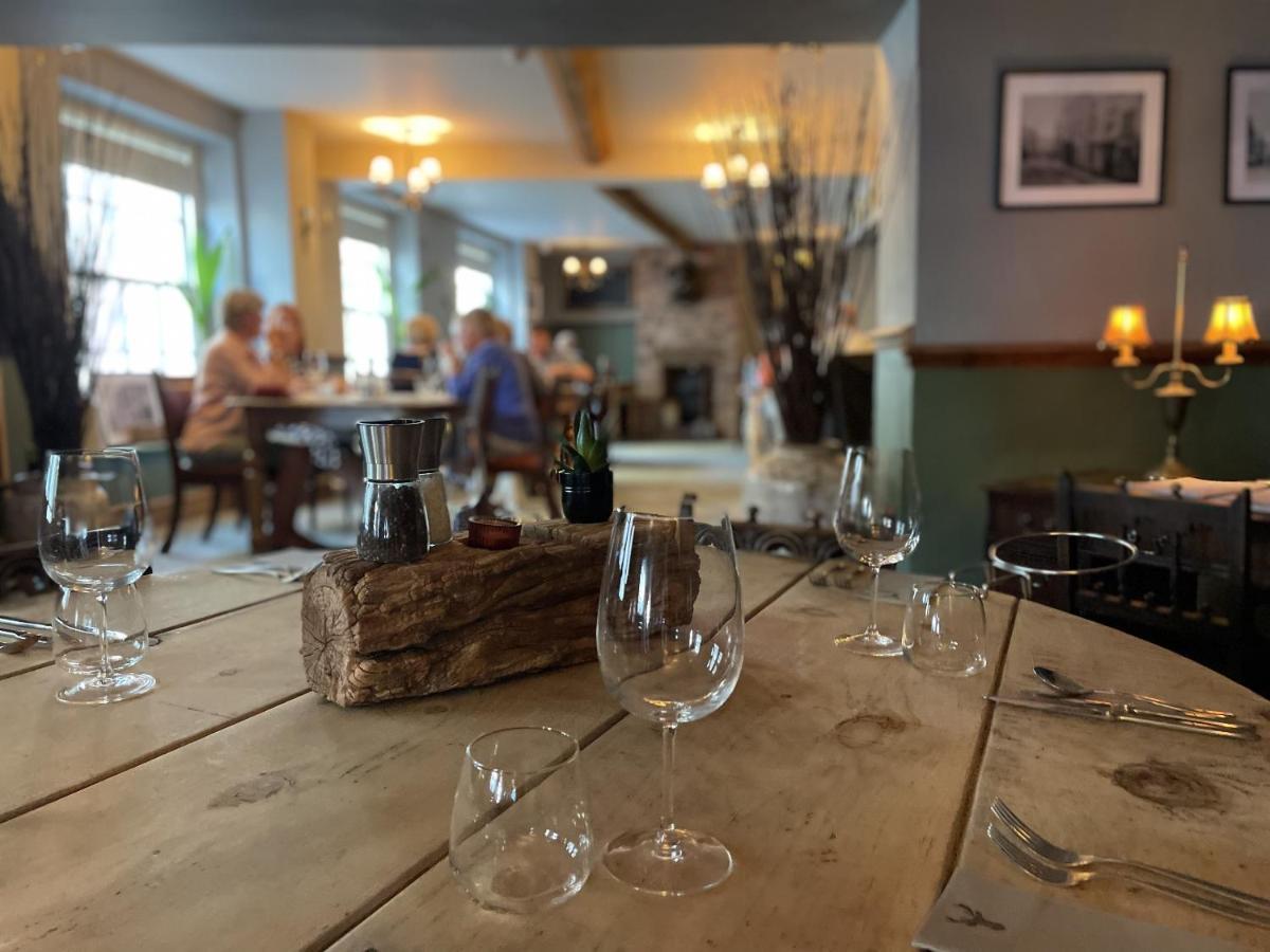 White Hart Hotel Wiveliscombe Экстерьер фото