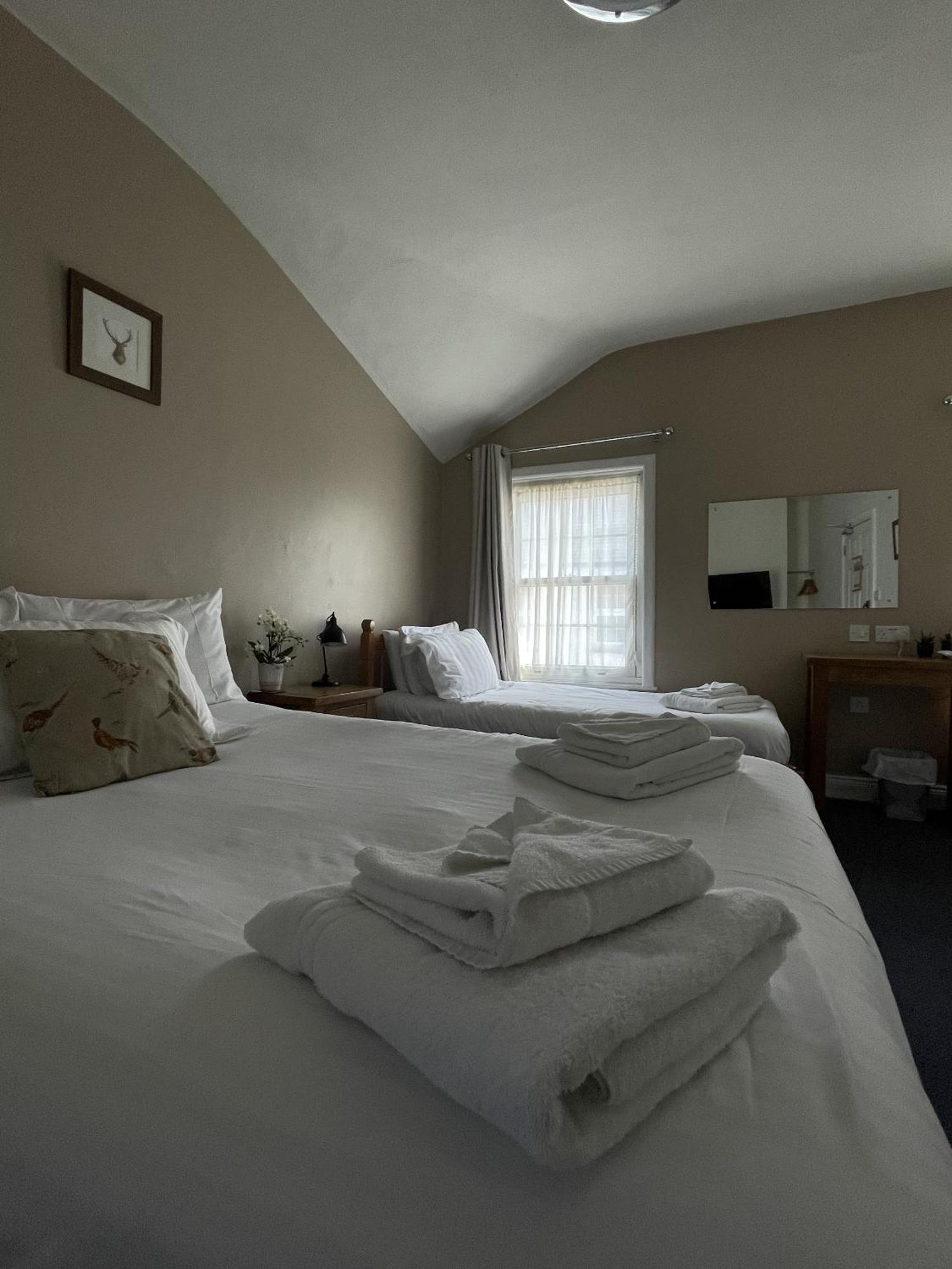 White Hart Hotel Wiveliscombe Номер фото