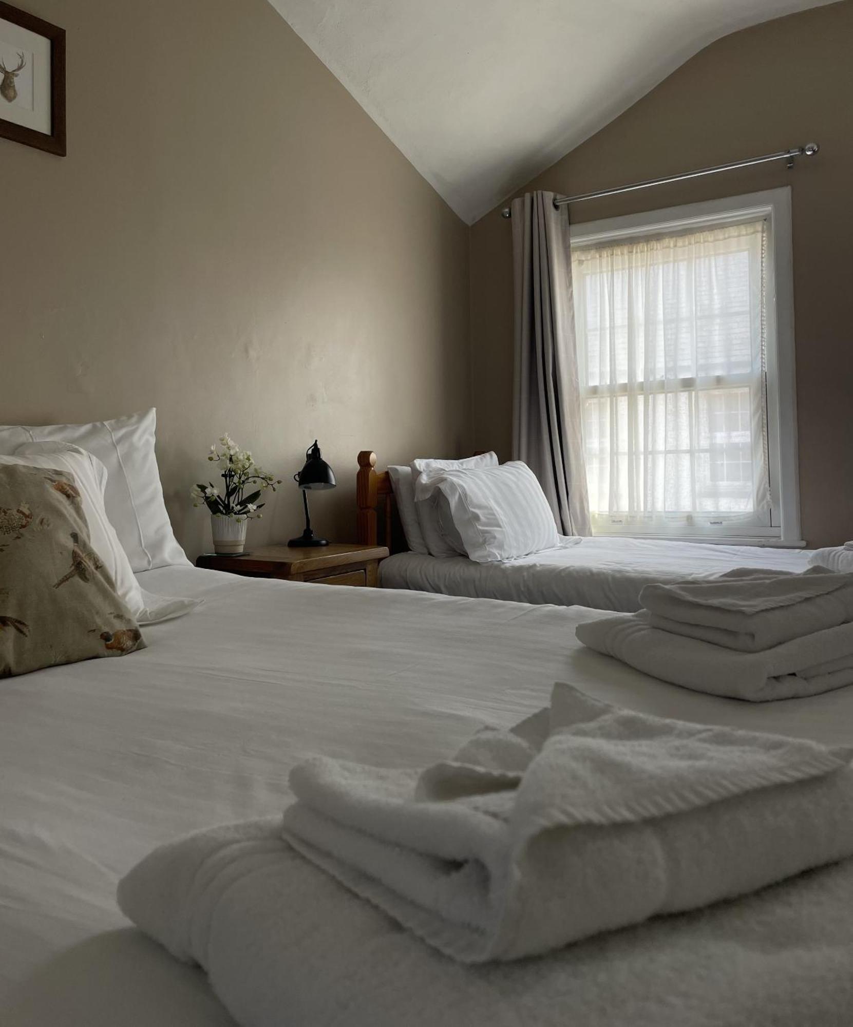 White Hart Hotel Wiveliscombe Номер фото